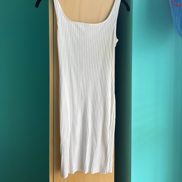 Fitted Body-Con Summer Dress - Picture 3 of 3